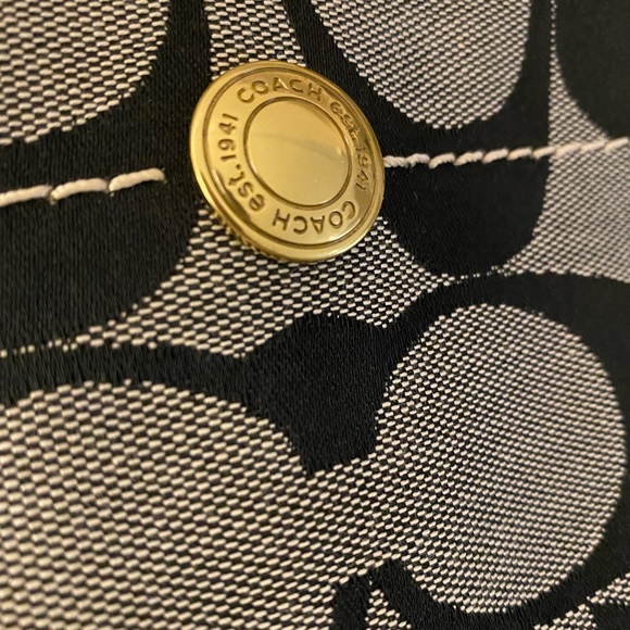 BNWT Coach denim and leather hobo handbag from Japan Tokyo Coach flagship store - Picture 4 of 10